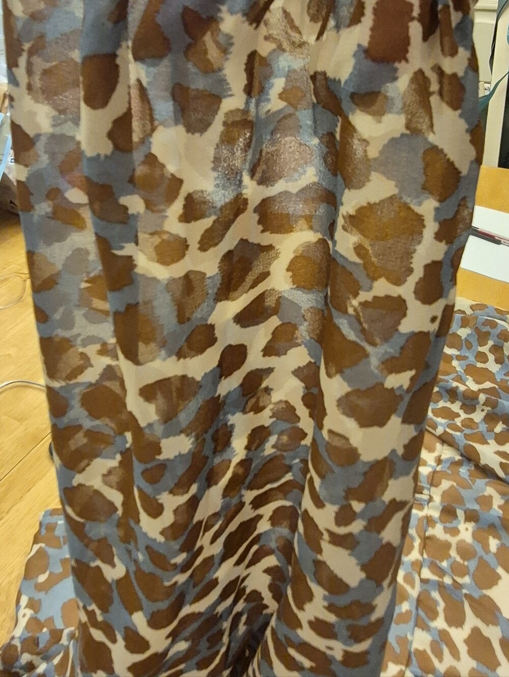 JODIFL Brown & Blue Leopard-Spot V-Neck Blouse With Sheer Quater Sleeves Sz Med - Picture 7 of 8